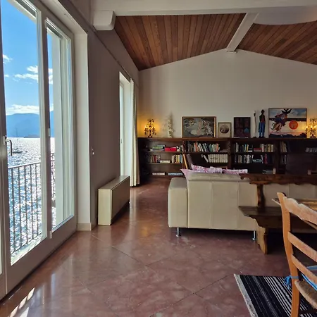 Villa Seefront In - Maggiore, Ticino