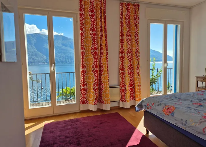 Villa Seefront In - Maggiore, Ticino
